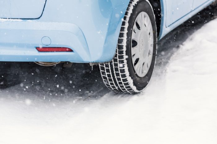 車のタイヤの適正空気圧とは 簡単に使えるオススメの電動式空気入れもご紹介 クロレビ